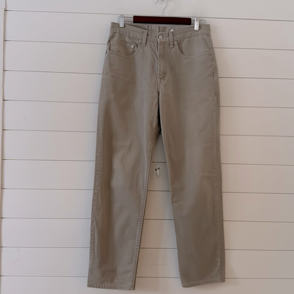 Vintage Levi’s 550 W32 L 32 measures 31” Relaxed year 2000 khaki Tan Made in USA